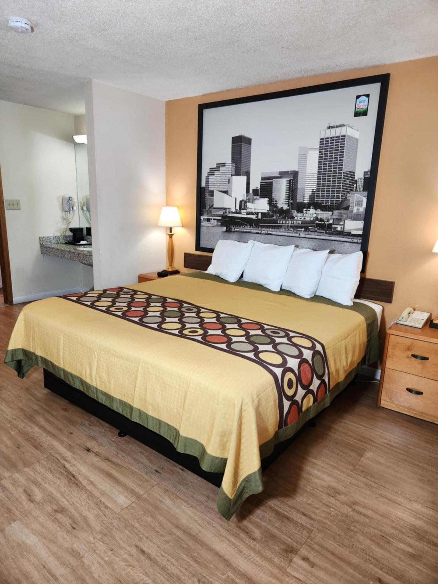 Westspring Inn - Westlake Cleveland Esterno foto