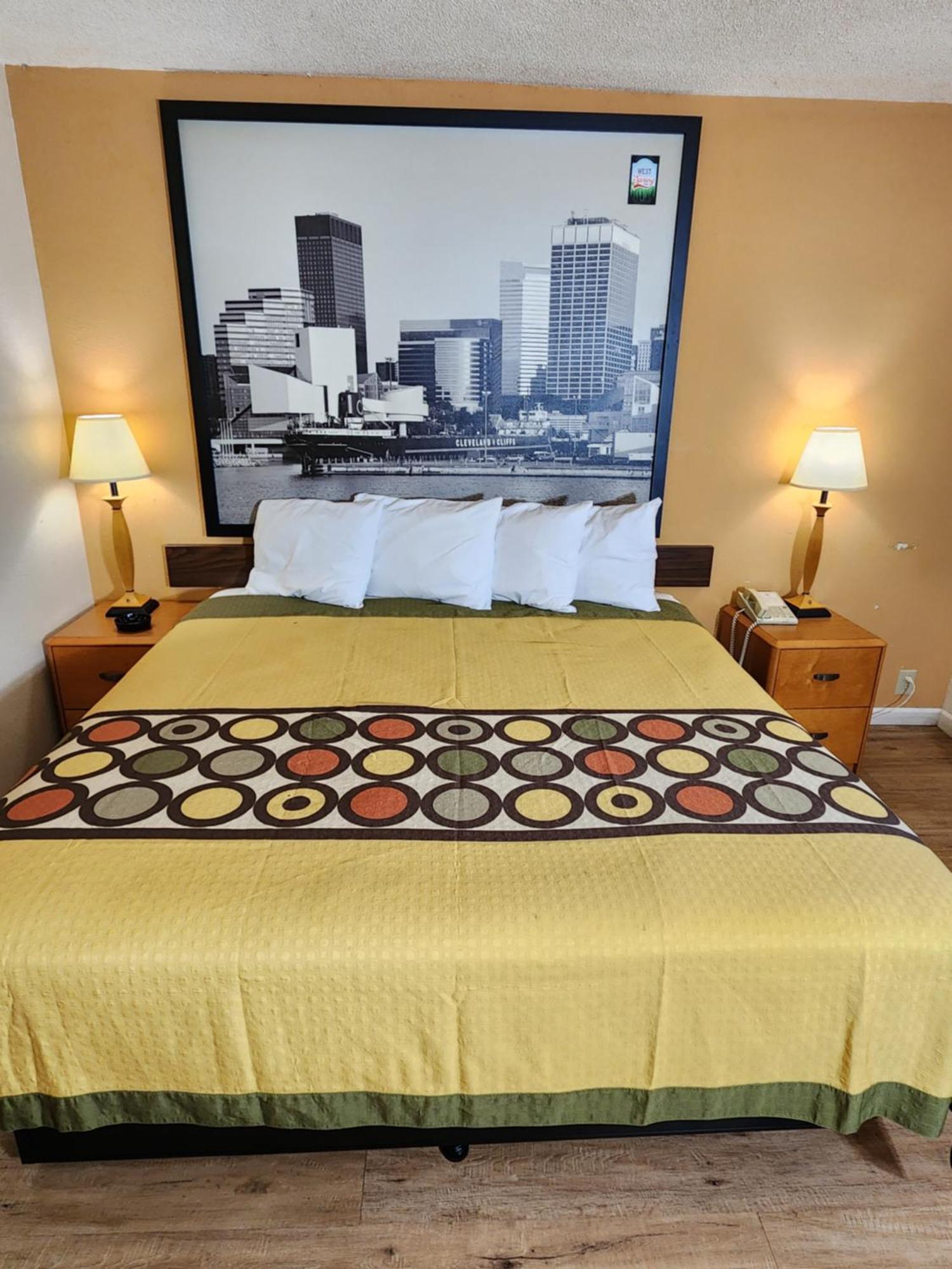 Westspring Inn - Westlake Cleveland Esterno foto