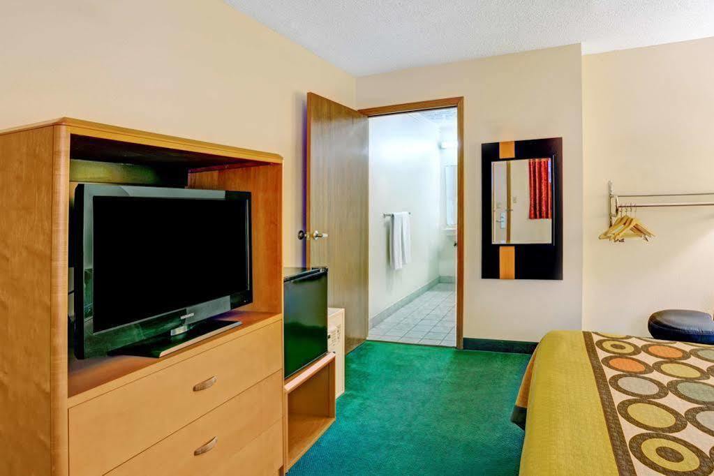 Westspring Inn - Westlake Cleveland Esterno foto